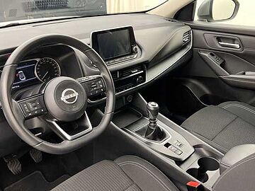 Nissan Qashqai DIG-T 140 mHEV Acenta 4x2 103 kW (140 CV) Lunar White (perlada)