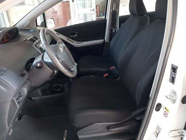 Toyota Yaris Yaris Connect 2011