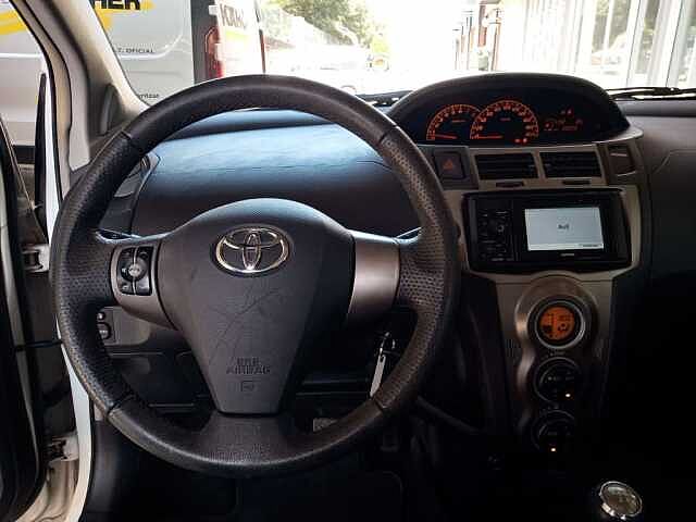 Toyota Yaris Yaris Connect 2011