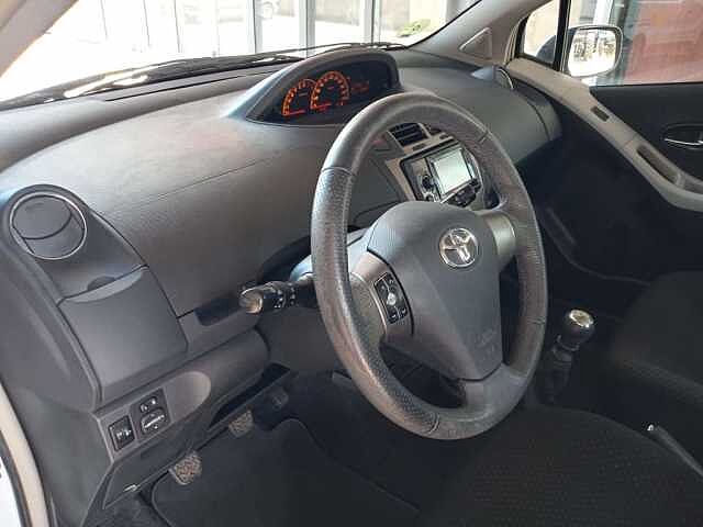 Toyota Yaris Yaris Connect 2011